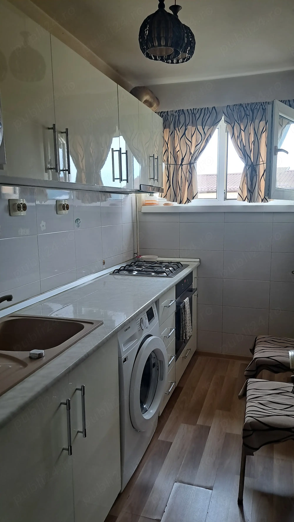 Vand apartament, 2 camere, Rm. Vâlcea, lângă piața Nord