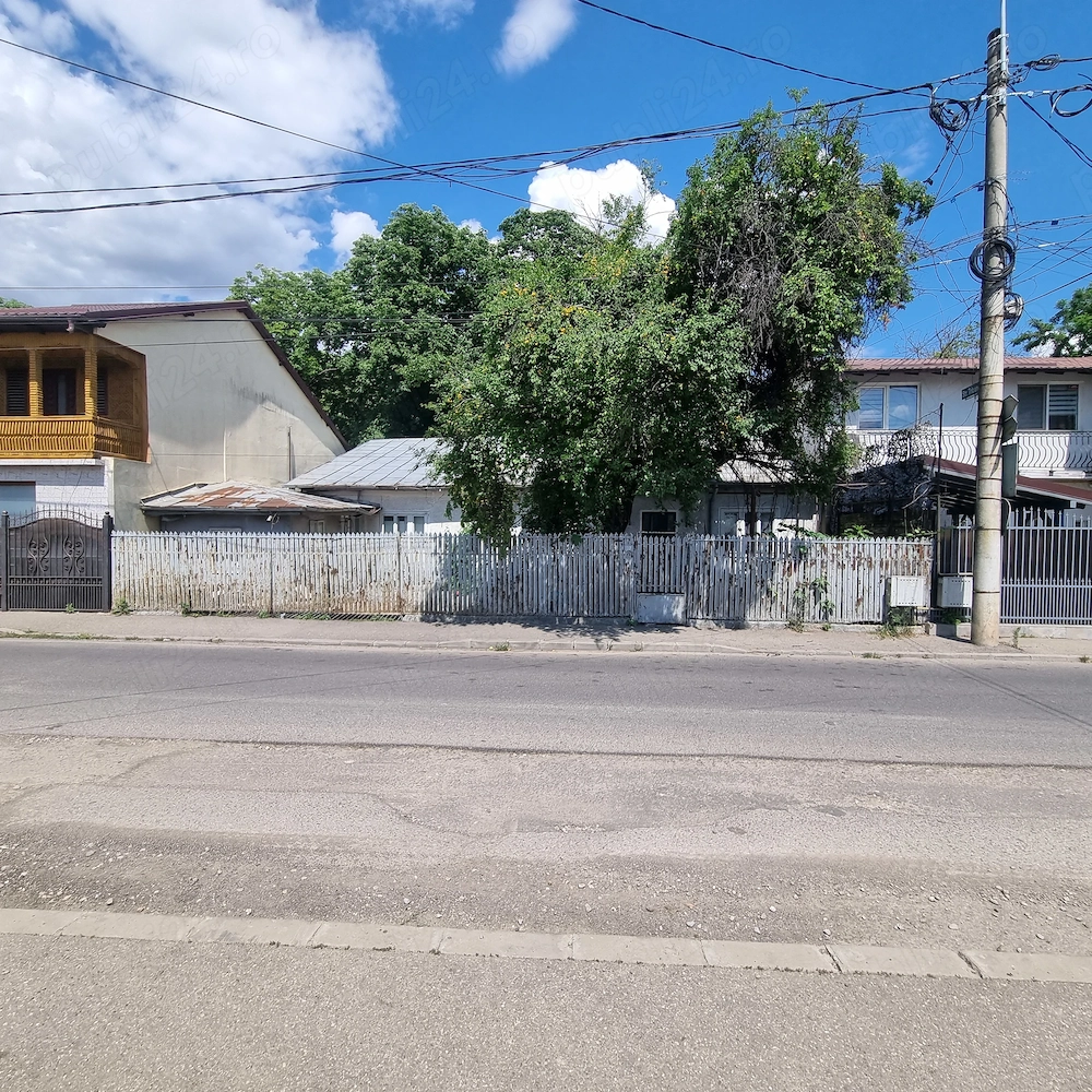 Proprietar: Vând Casă pe Strada Eroilor, Ploiești   Teren cu Deschidere de 15 m (Ideal Investiție)