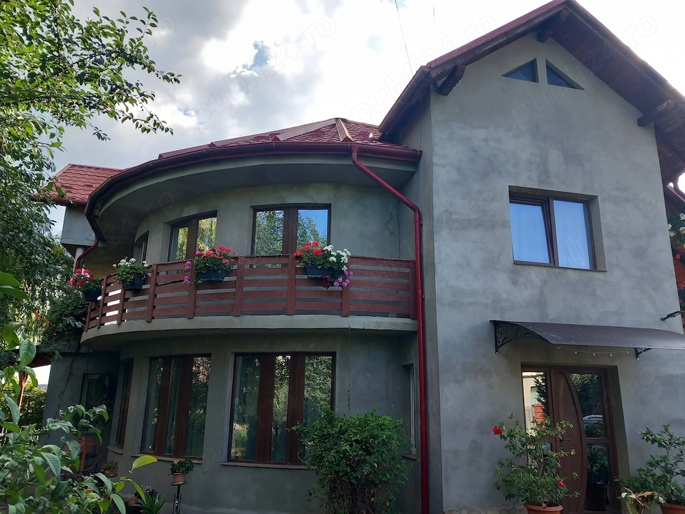 In atentia ,,dezvoltatorilor ,, imobiliari  , si nu numai...  VILA + TEREN Laniste  Suceava
