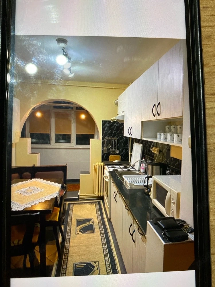 Dau în chirie apartament