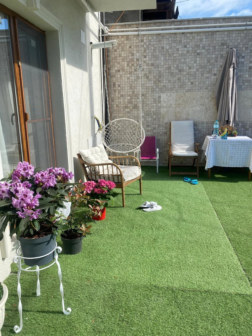 Apartament 3 camere, centrala termica si curte proprie