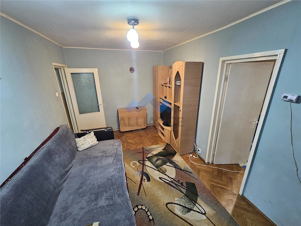 Tatarasi-Piata Chirila, apartament cu 2 camere, etaj  intermediar