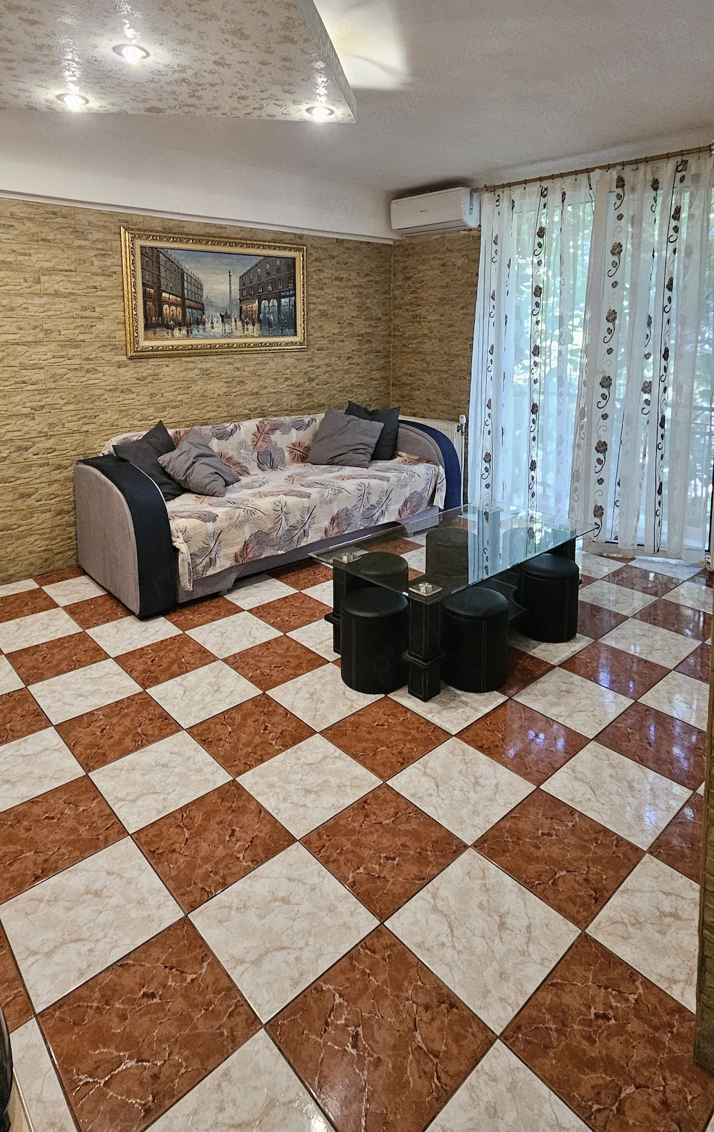 Inchiriez apartament ultracentral English Park 2 camere. 