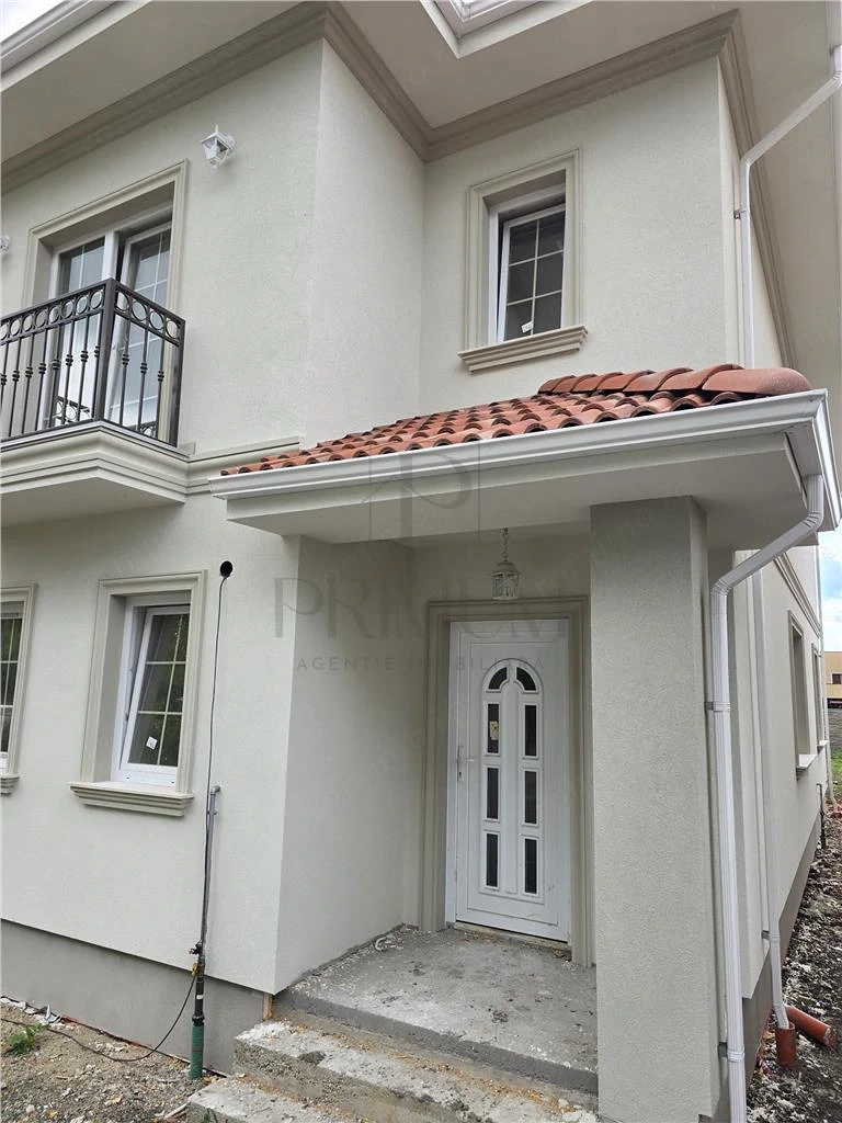 Duplex modern - la asfalt - personalizare interioara