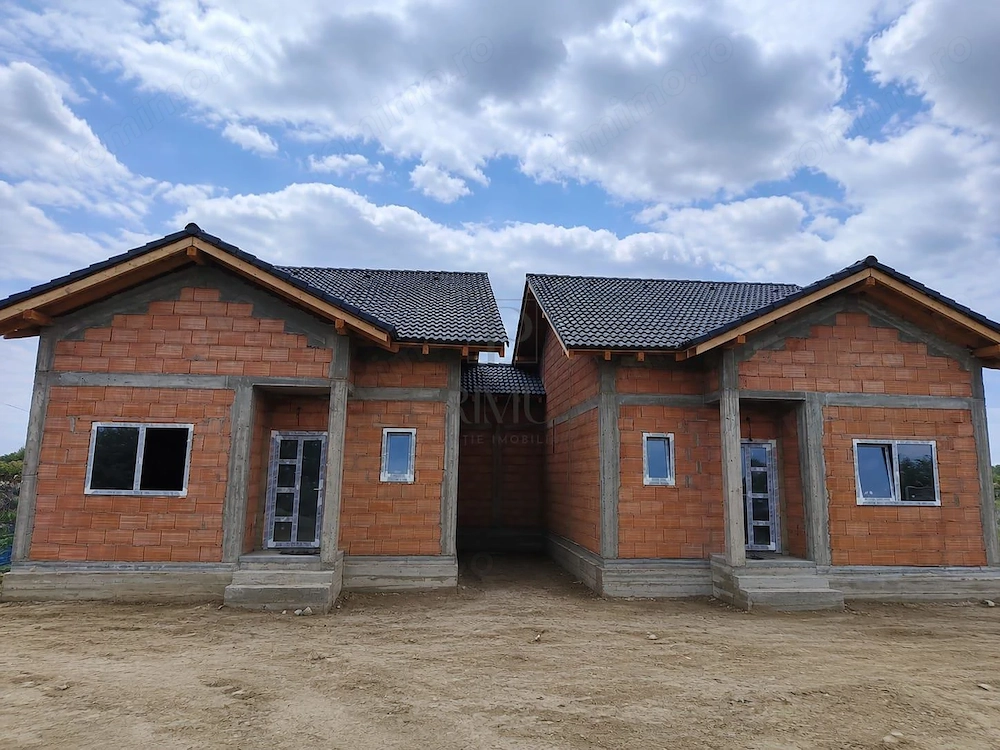 Duplex despartit prin baie - mansardabil - teren generos
