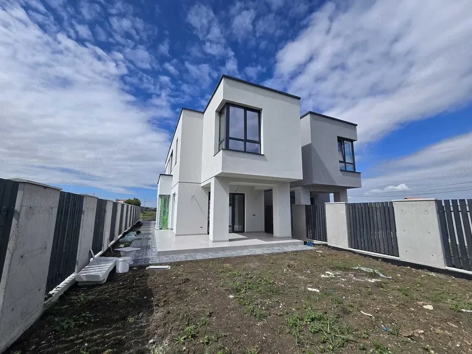 Duplex deosesbit intr-o locatie excelenta Mosnita Noua