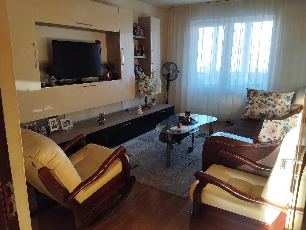Vand in Tudor,apartament cu 2 camere,str Rodniciei,confort 1,decomandat ,etajul 4 ,2 balcoane.