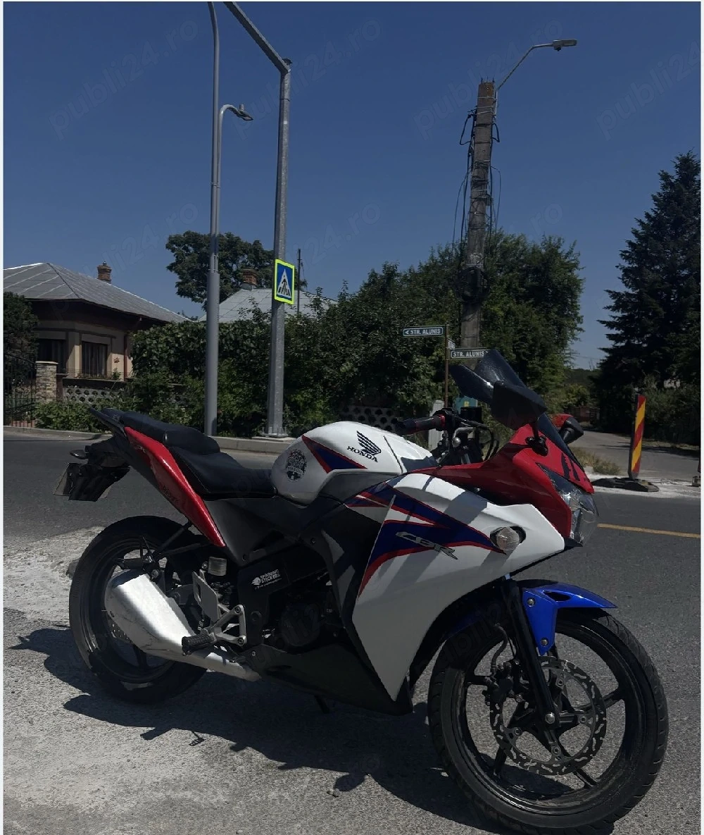 Vând motocicleta 