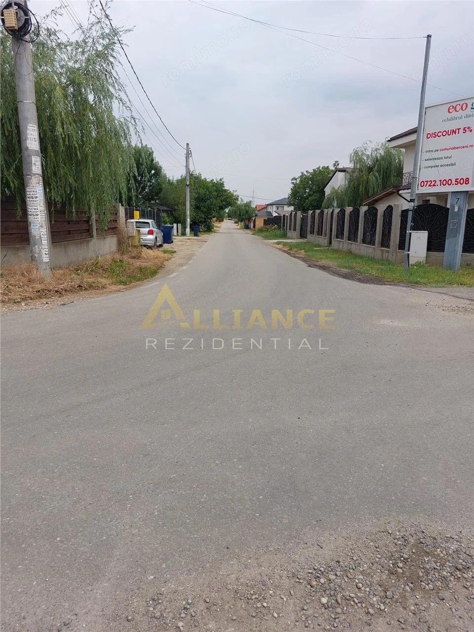 Teren constructii,bine amplasat,ultimile case la 250-300 m,deschidere generoasa.