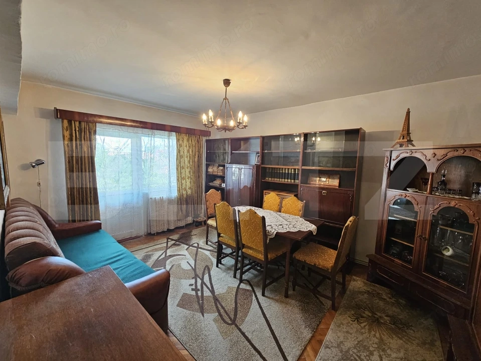 Apartament cu 4 camere, 77 mp, etaj 2, zona Dallas - Aiud