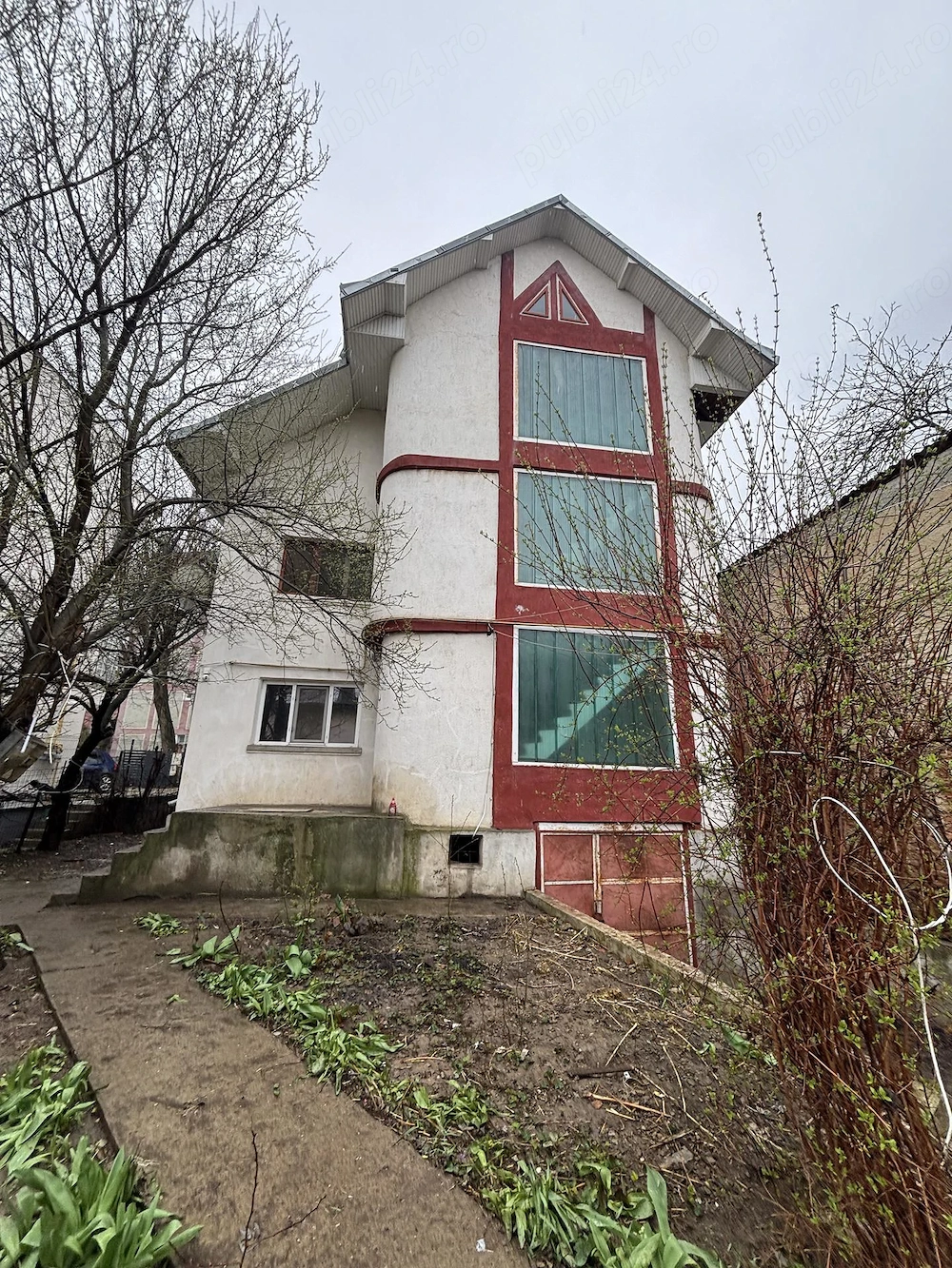 Cladire  S+P+E+Pod ideala pentru investitie, teren 300 mp