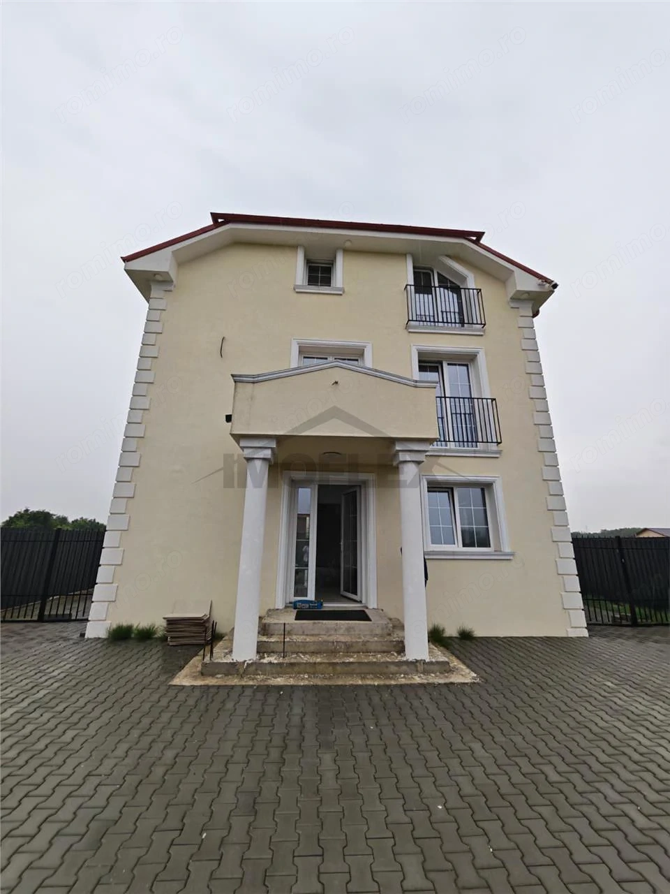 Casa Tip Apart Hotel cu 3 Apartamente Independente
