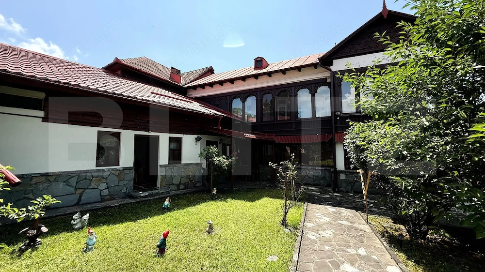 Casă decomandată (P+1E), 220 mp, zona Pietroșița