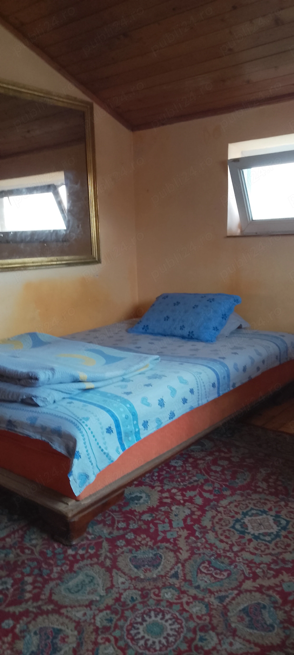 Închiriez cameră în vilă 
