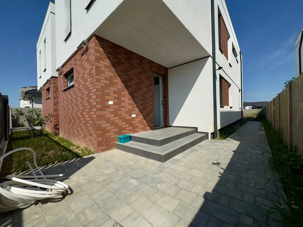 Duplex finalizat despartit prin casa scarii cu 3 bai si design morden !