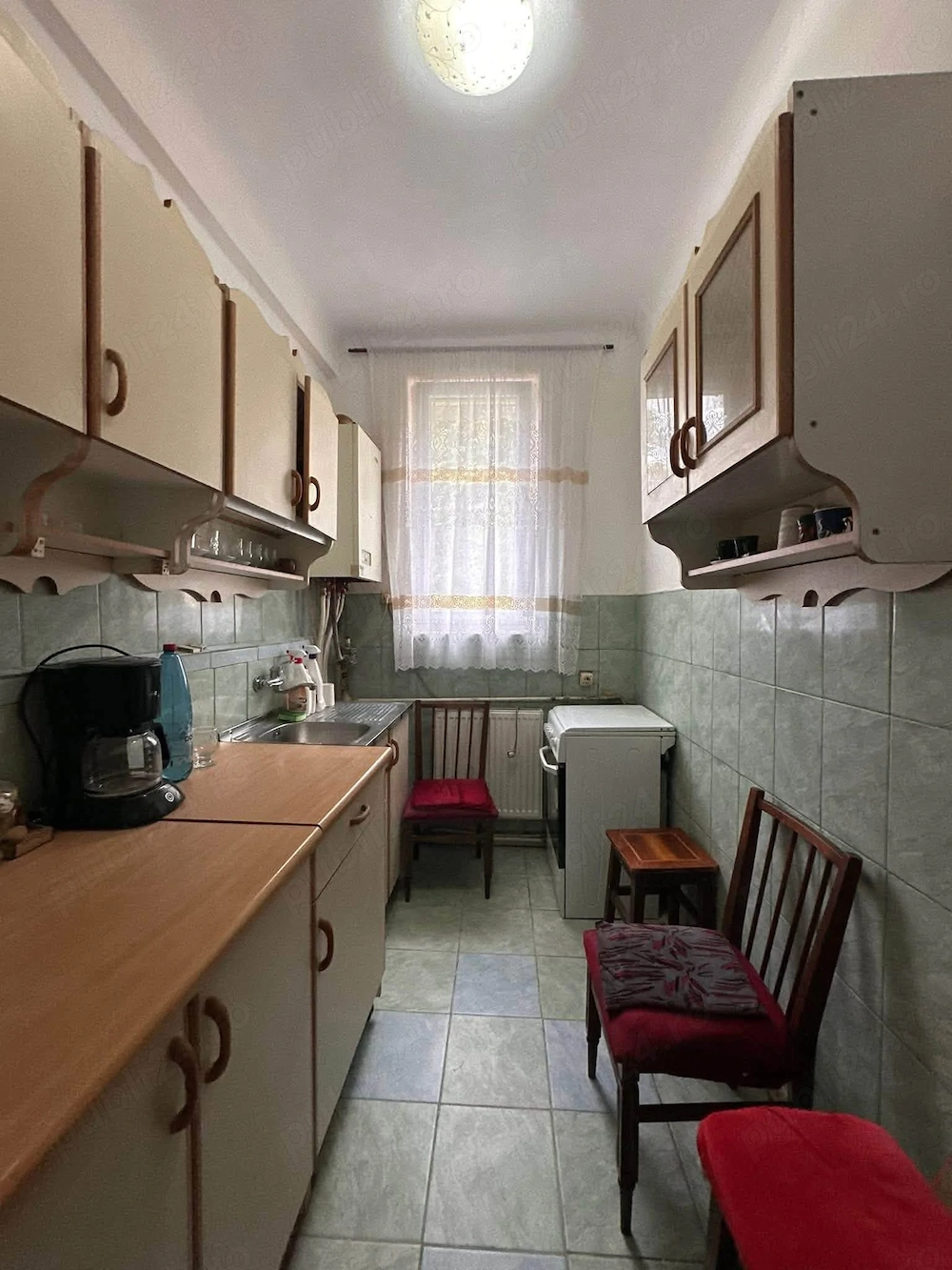De vanzare apartament cu 2 camere, etajul 1, zona Restaurantului Bradu, 2 boxe 49000euro