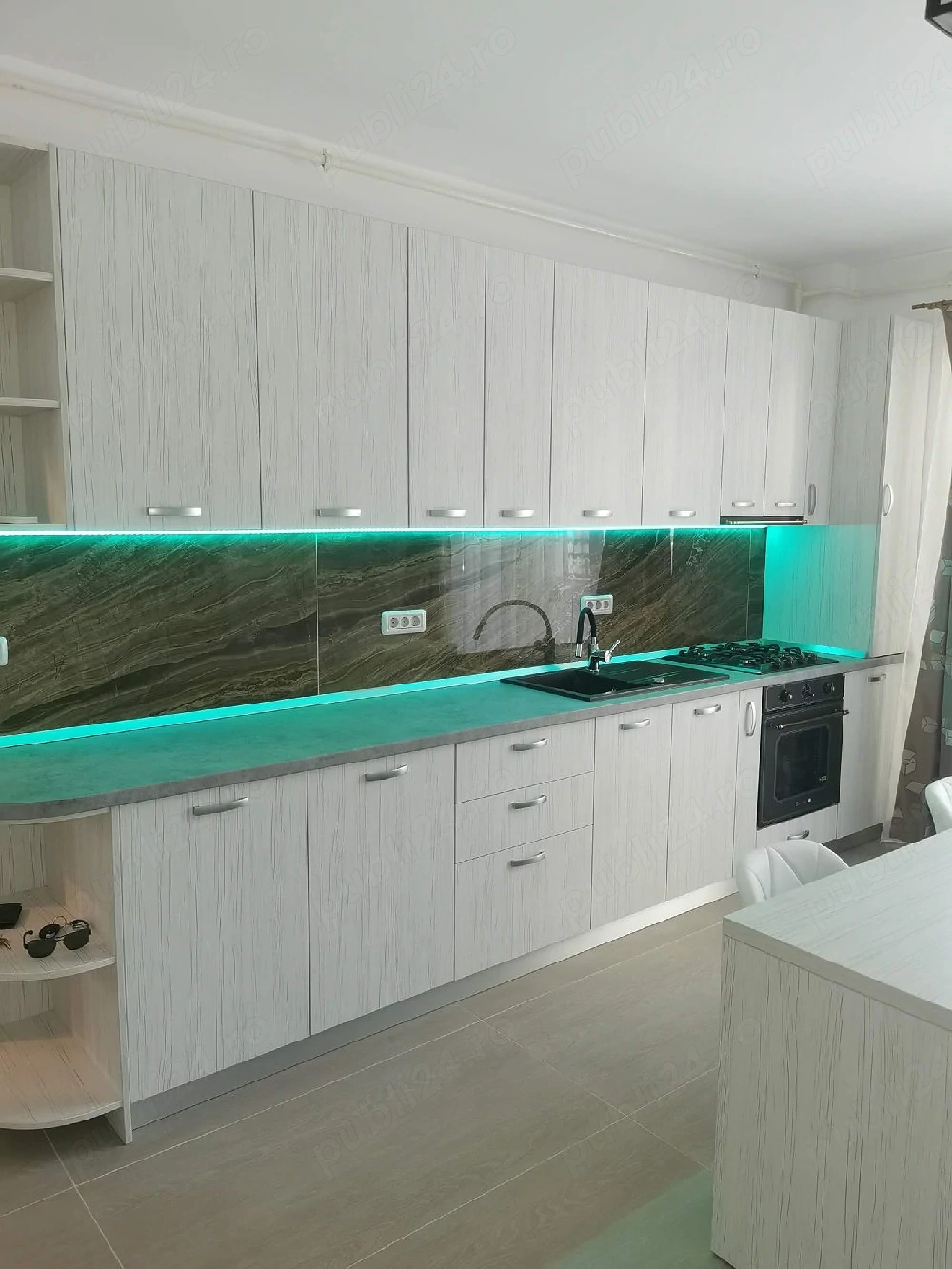 închiriez ap 3 camere de lux