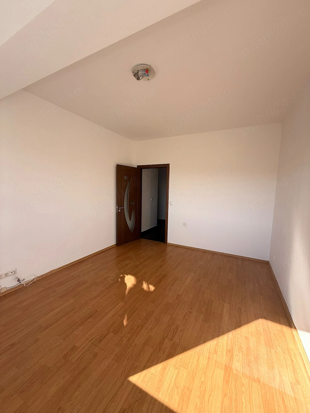 Apartament spatios cu 3 camere - Zona Independentei (Kaufland)