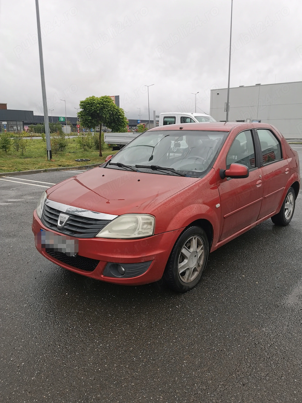 Vând Dacia Logan 1.6 16v 2009 avariat 