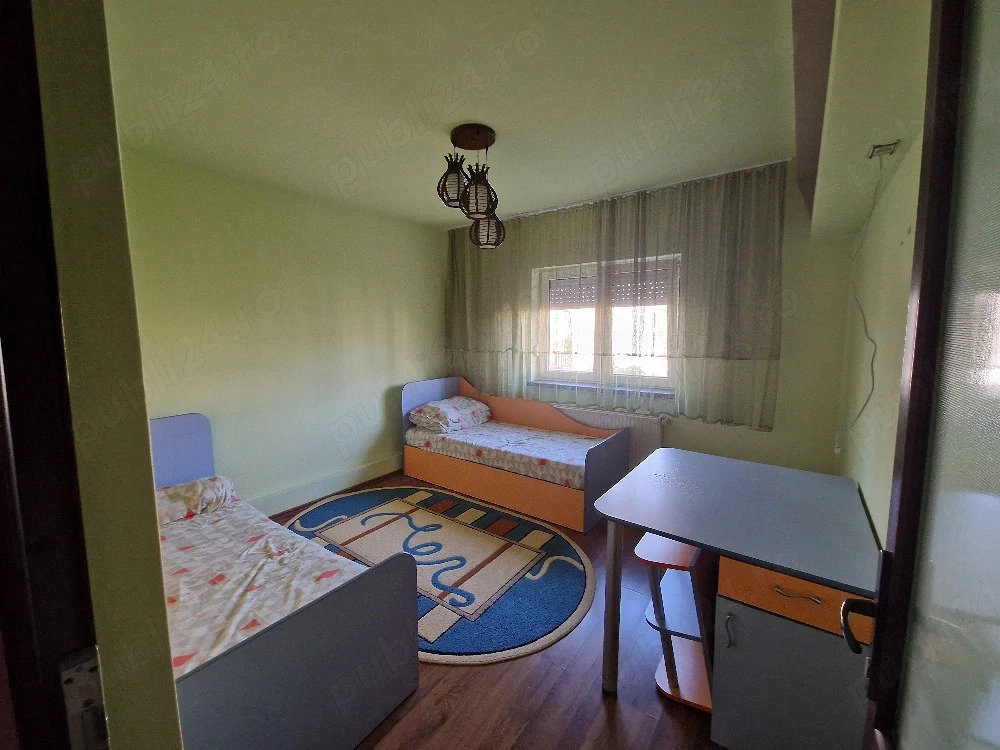 Inchiriez apartament 3 camere