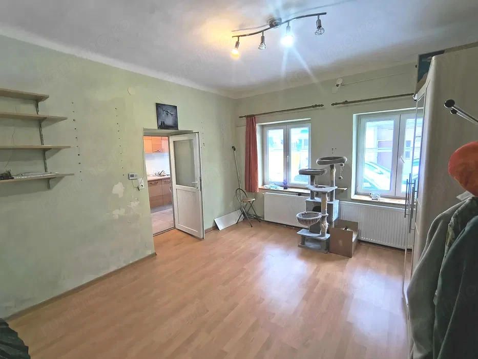 Apartament cu 1 camera zona centrala cu loc de parcare