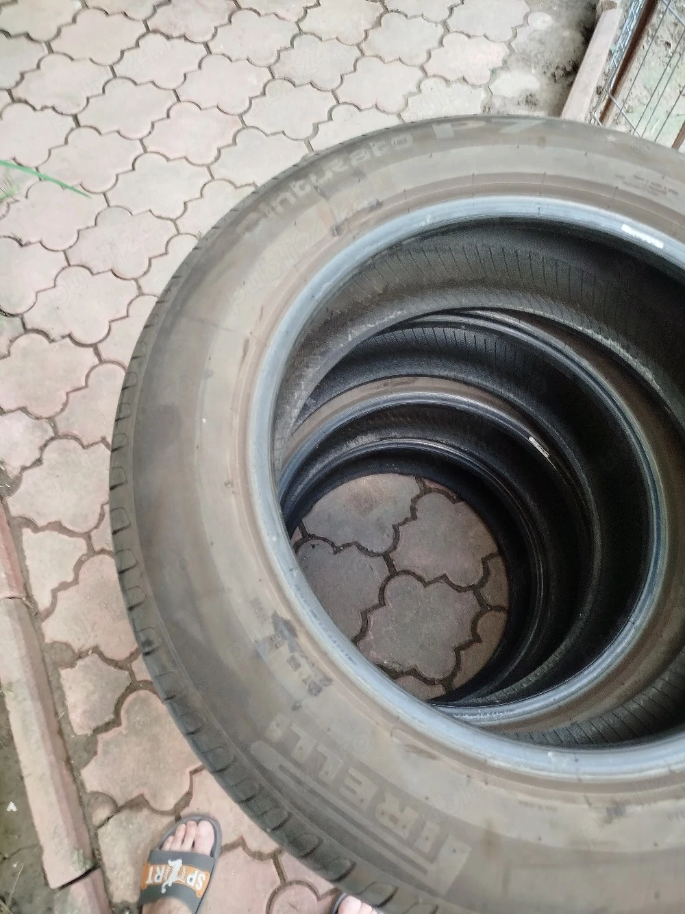 Vând 4 anvelope Pirelli 225 60 18