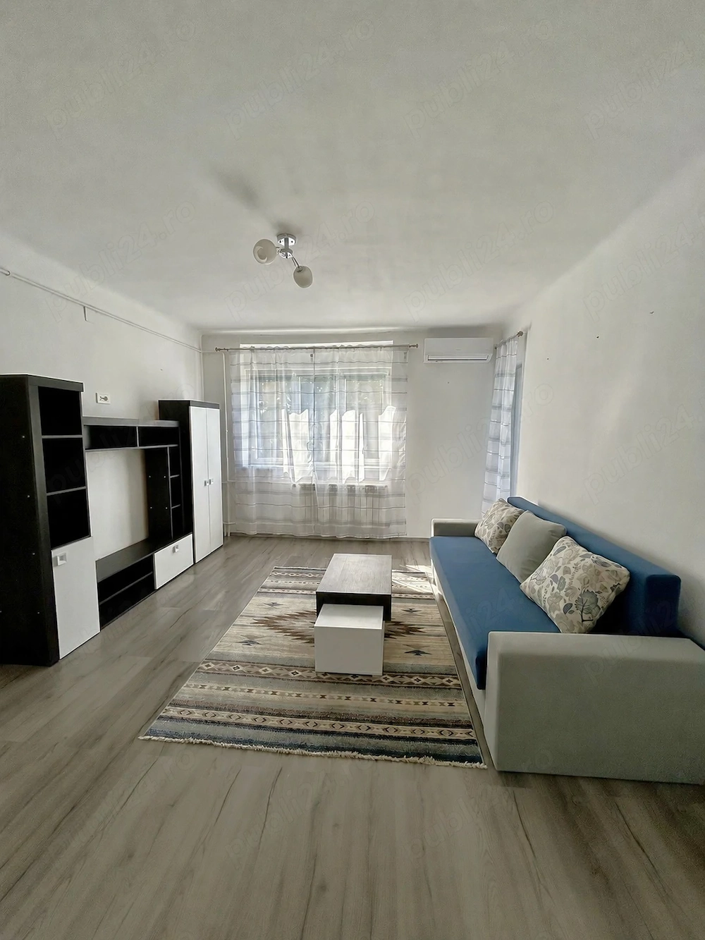 Închiriez apartament 2 camere ultracentral (Parc Petőfi), mobilat, aer condiționat