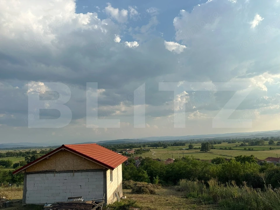 Casă la roșu de vânzare în Chimindia, teren de 1.400 mp, acces 2 drumuri