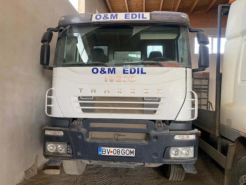 IVECO TRAKKER 410 8X4   Pompa 18 M + Furtun 6 M de 7 MC