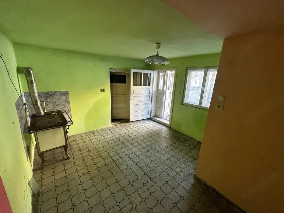 Central - Vanzare casa, curte comuna