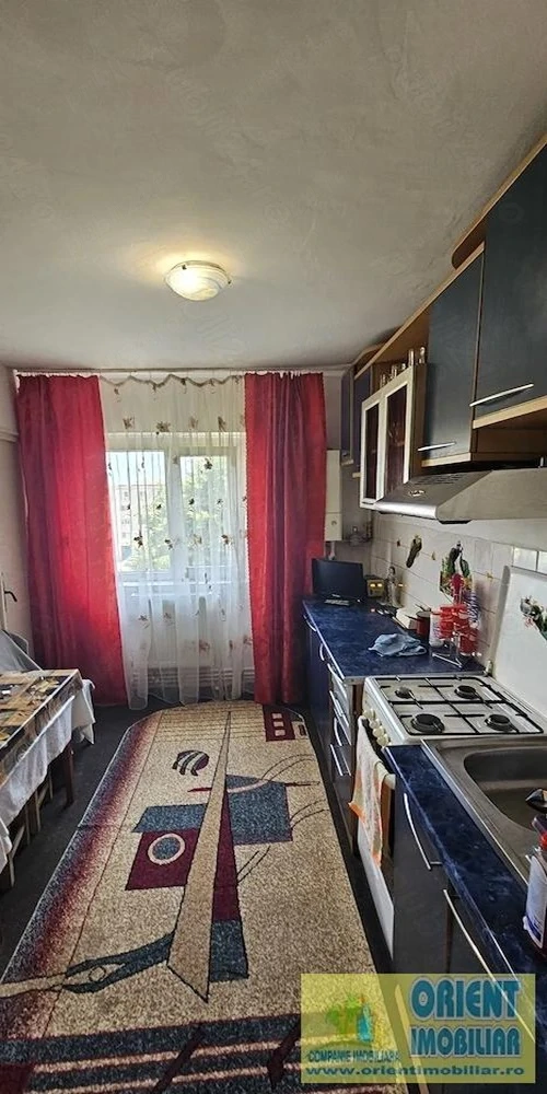 Poarta 6, de vanzare apartament 2 camere, gaze, mobilat