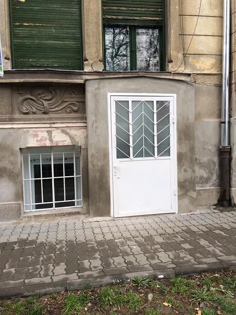 Proprietar, vand spatiu (apartament poate fi SAD) demisol cu acces din strada, Str. Gen. Berthelot 4