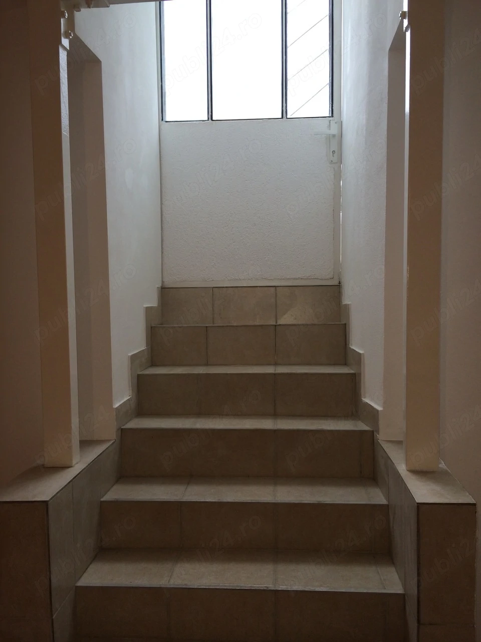 Proprietar, inchiriez spatiu (apartament in CF) demisol cu acces din strada, Str. Gen. Berthelot 4