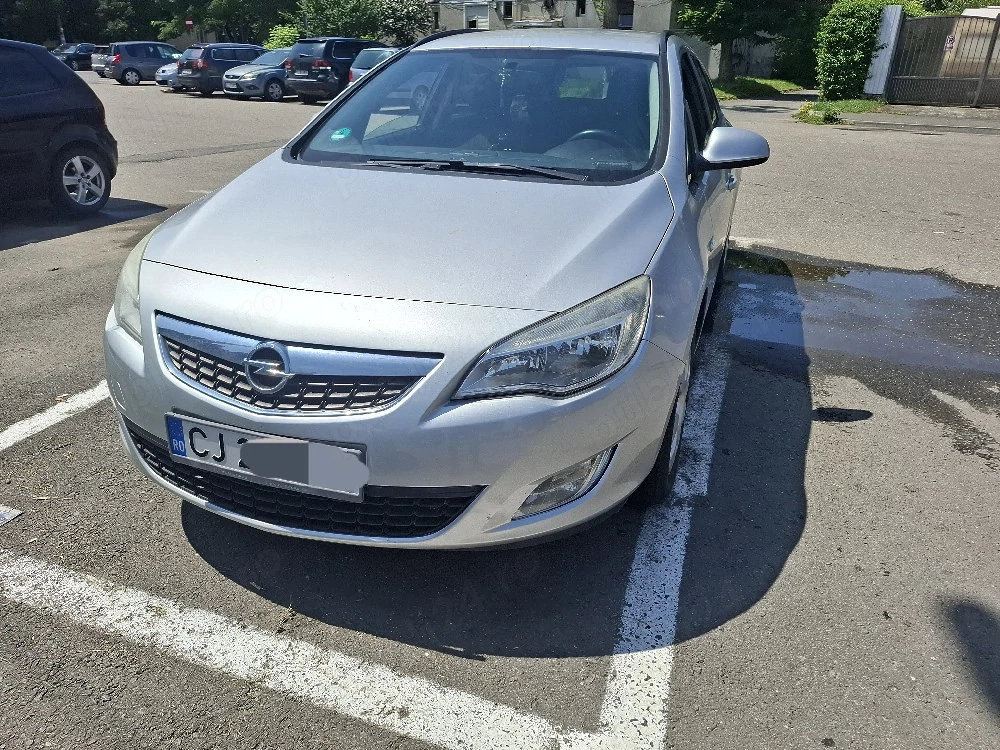 Vând Opel Astra J 2012