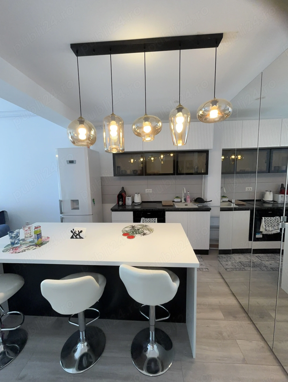Închiriez apartament 2 camere Mamaia Nord zona Nordis direct pe plajă  , termen lung