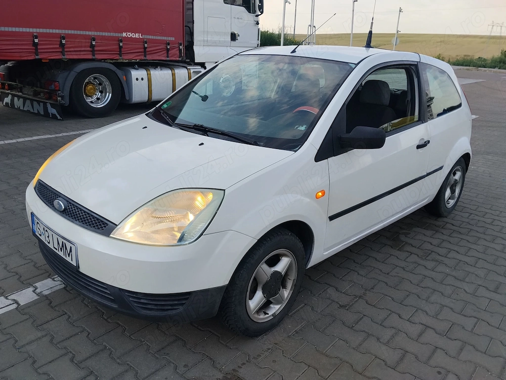 Vând Ford fiesta an 2004 motor 1.3 benzina 