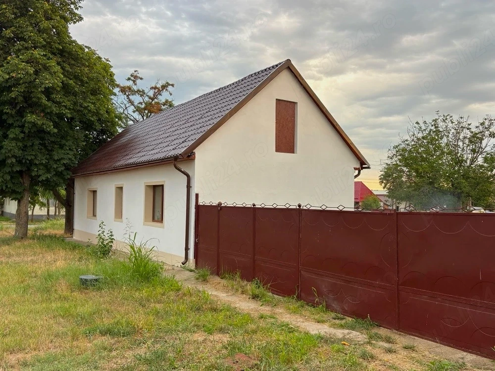 Vand Casa cu 2 camere Cruceni, Timis
