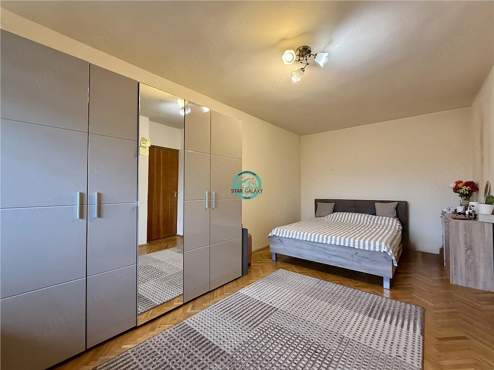 Apartament tip penthouse cu 5 camere de inchiriat, zona Poli 2