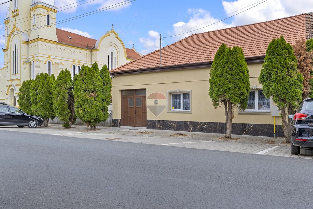 Casă complet renovată în zona ultracentrală | Pecica