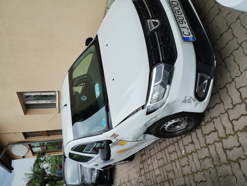 vând Logan 2018 accidentat 2000e