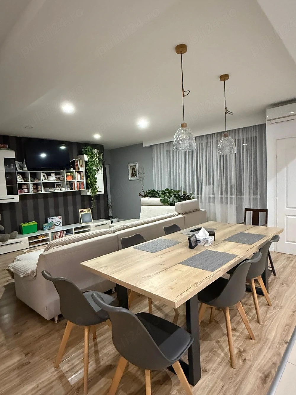 vand apartament 