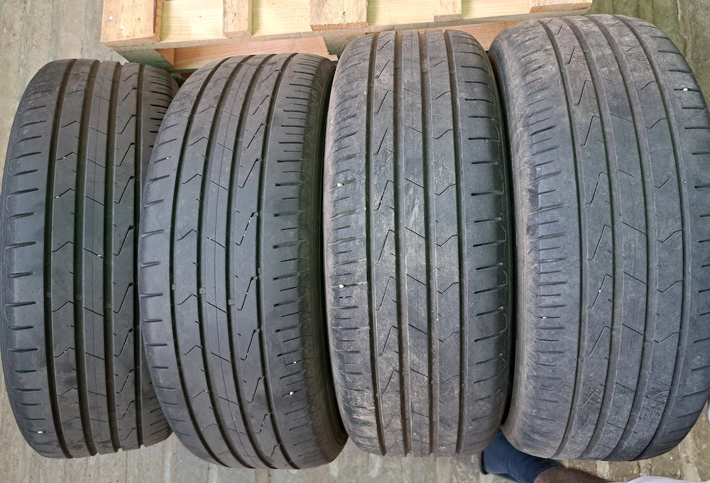 Vând anvelope vară 215/60/R17