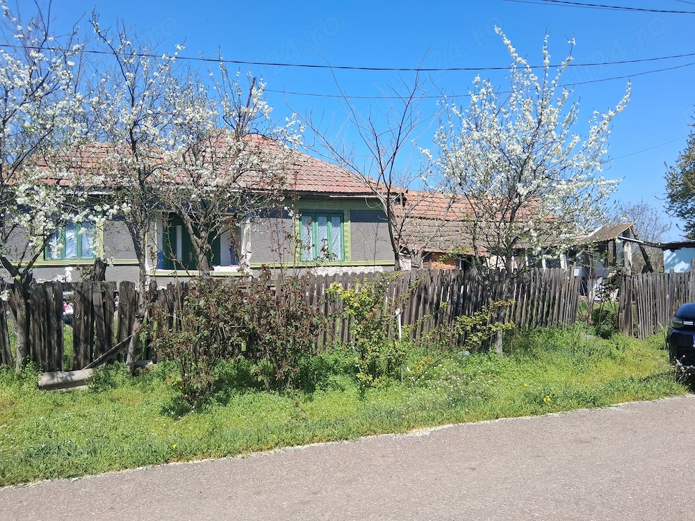 Casă batraneasca de vânzare 