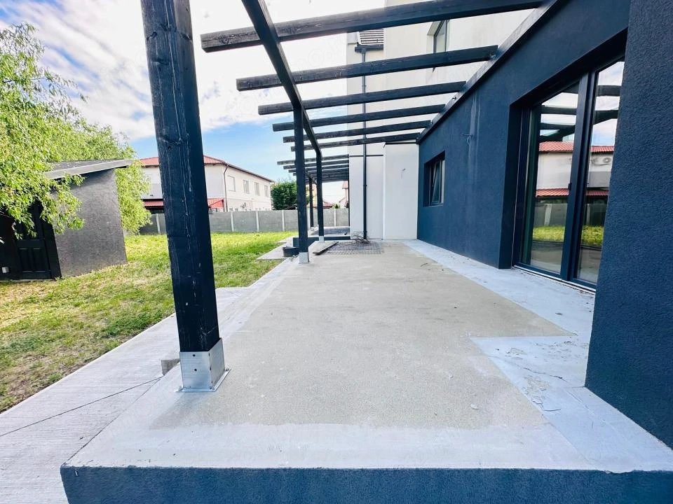 Duplex despartit prin camera tehnica- 4 camere si 3 bai - Urseni 