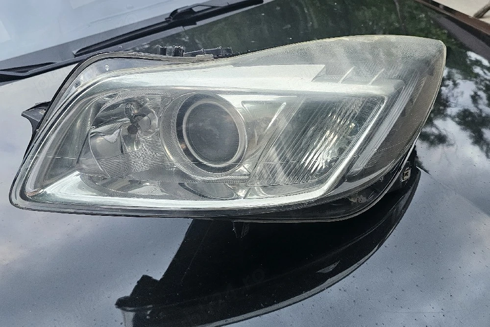 Far stânga Opel Insignia 