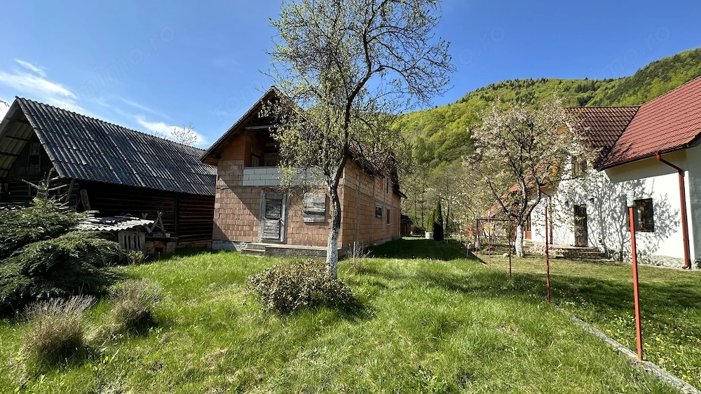 Casa cu teren 770mp langa râu Lotrioara