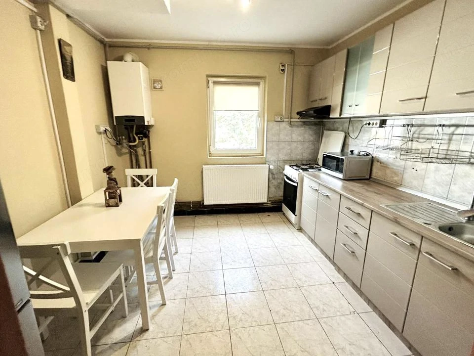Apartament cu 3 camere, 64 mp utili, etaj 4 - Zona Complexului