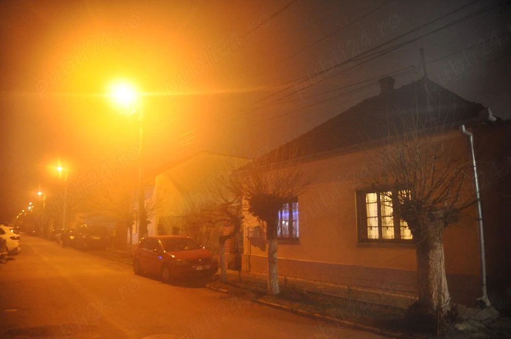 Casa cu teren de vânzare . 