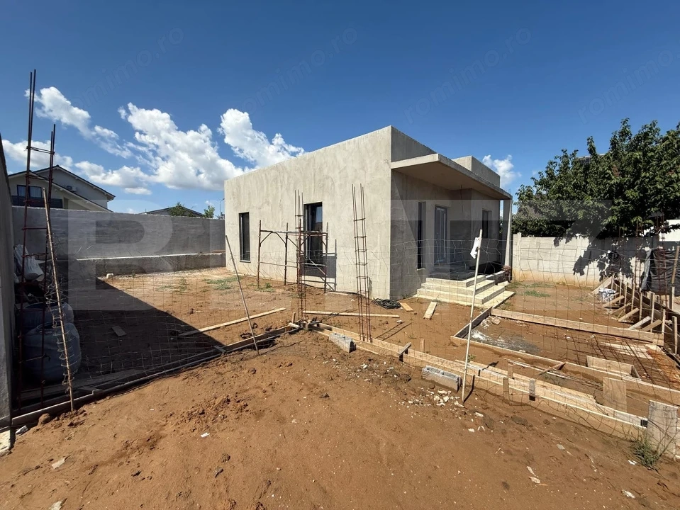 Casa parter, 65 mp utili, 220 mp teren, zona Damila