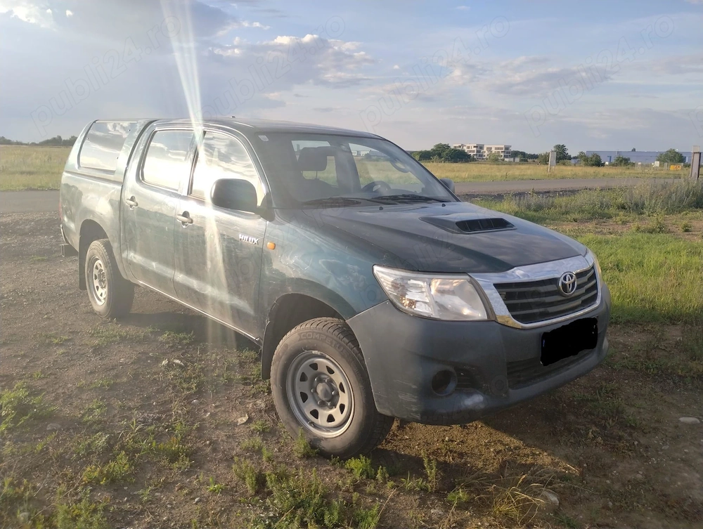 Vand Toyota Hilux 2,5 din 2012